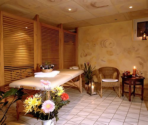 Biohotel Am Lunik Park Хоэн-Нойендорф Экстерьер фото
